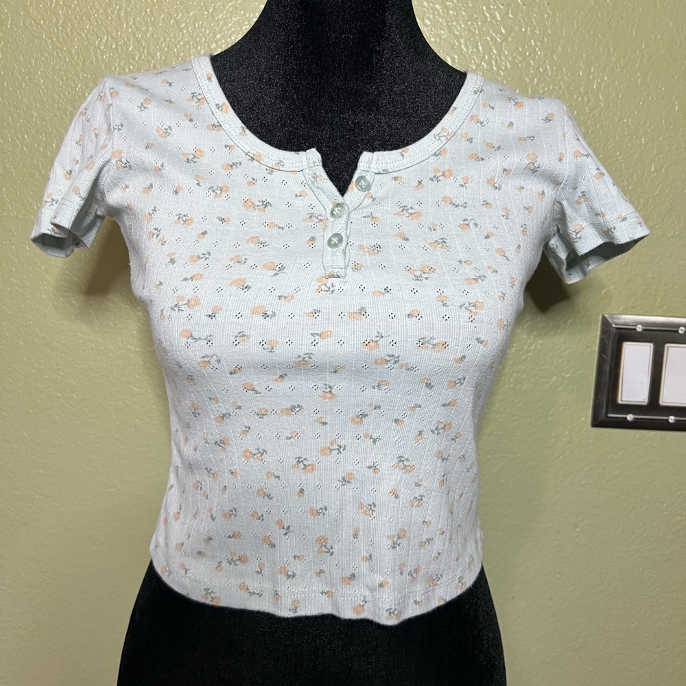 SO Light Blue Floral Henley Crop Top